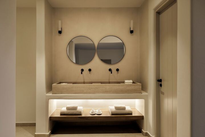 Room 53 of 76