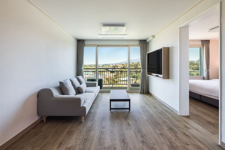 Room 5 of 35