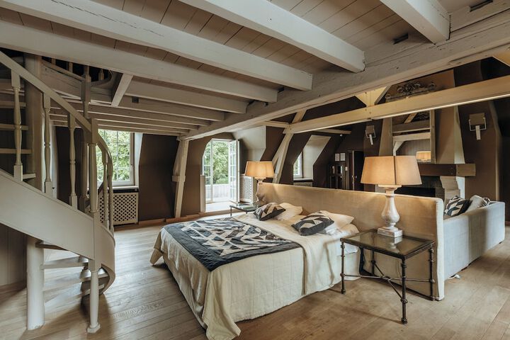 Room 2 of 40