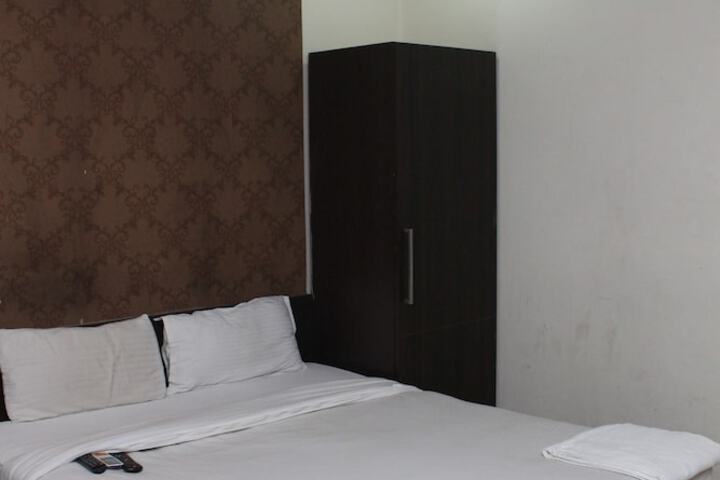 Room 9 of 47