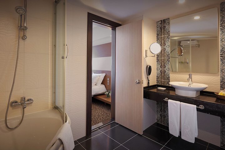 Room 10 of 46