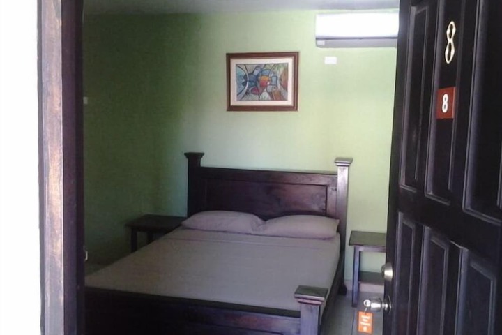 Room 7 of 12