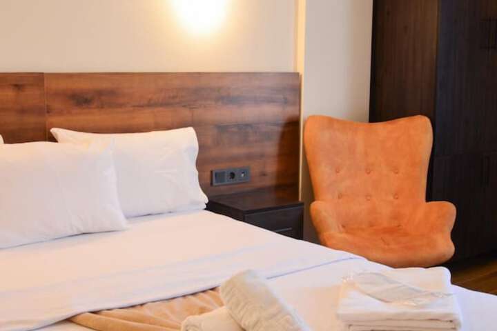 Room 4 of 20