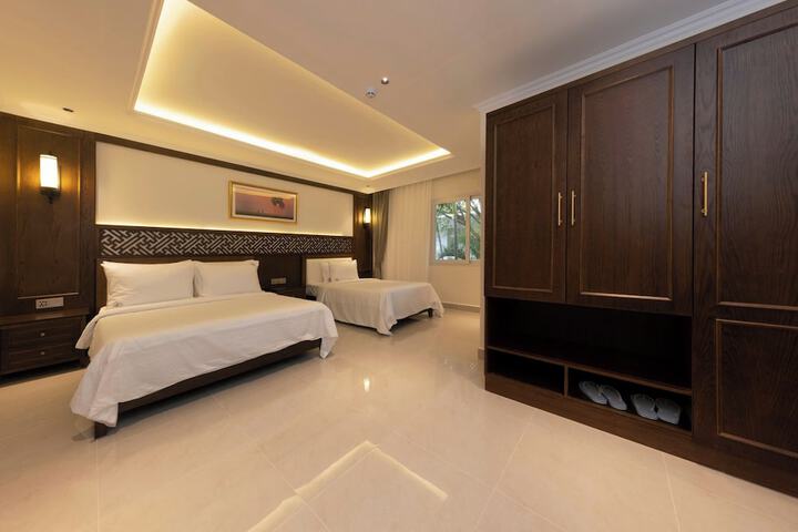 Room 7 of 48