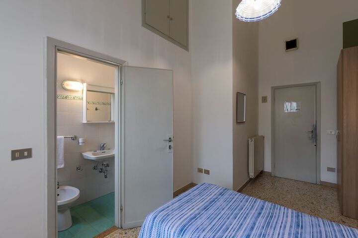 Room 15 of 50