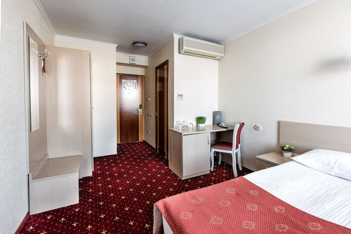Room 14 of 102