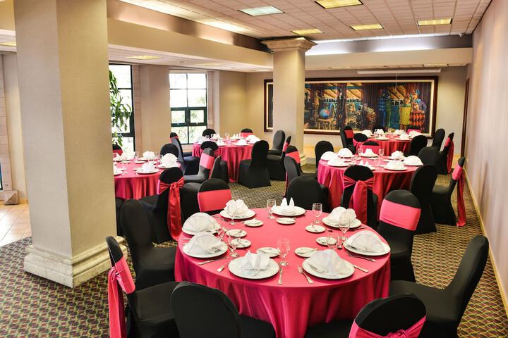 Ballroom/Hall 29 of 41