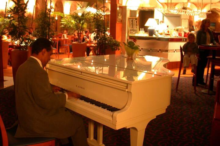 Guest Lobby