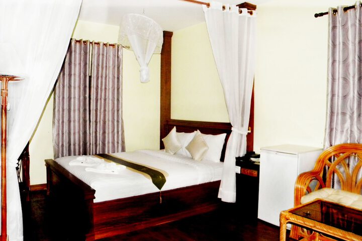 Room 12 of 83