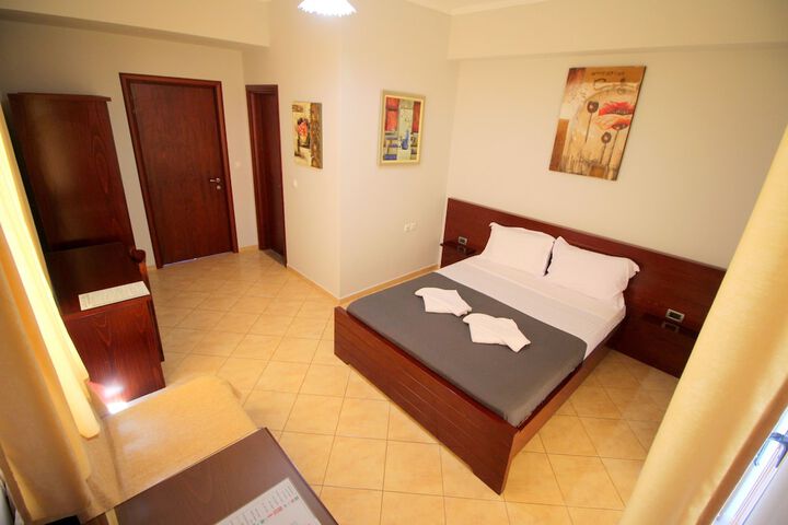 Room 28 of 245