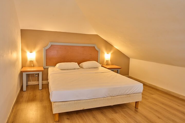 Room 8 of 49