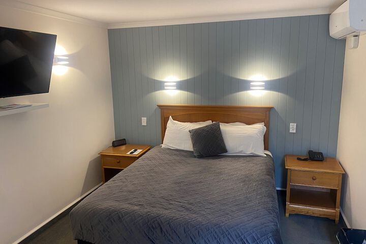 Room 9 of 38