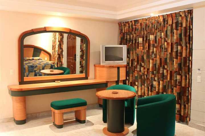 Room 3 of 51