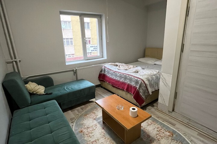 Room 4 of 6