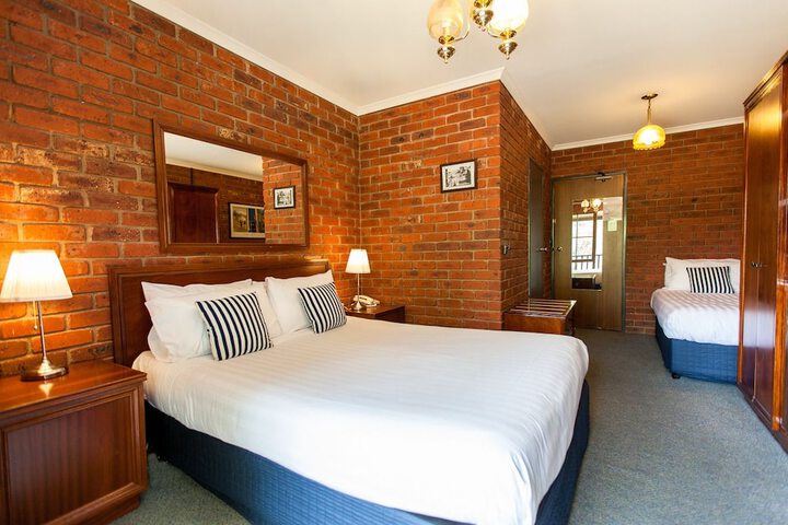Room 7 of 28