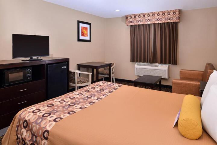 1 Queen Bed (4 of 7)