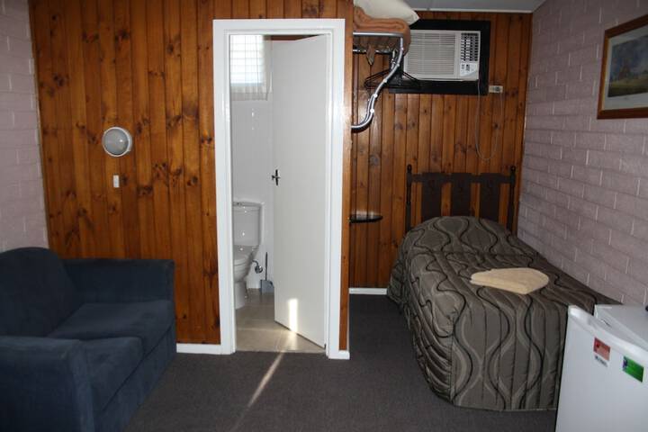 Room 3 of 27