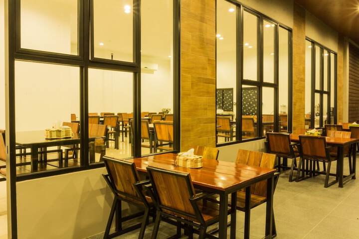 Dining Photos