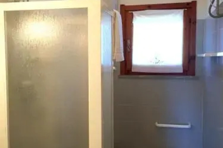 Room 6 of 18