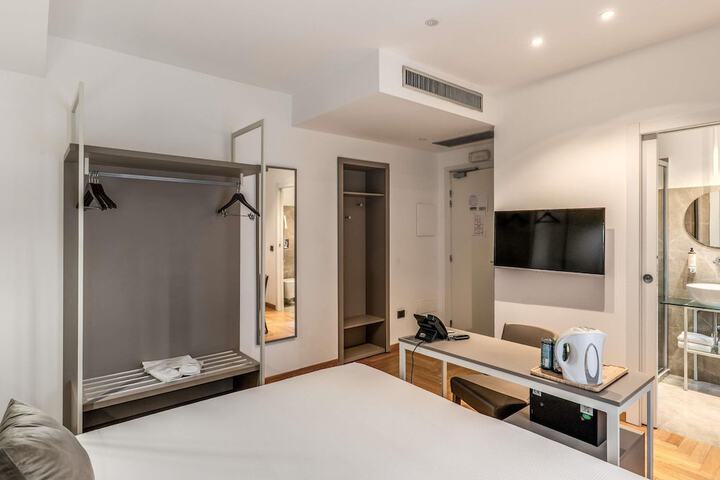 Room 51 of 69
