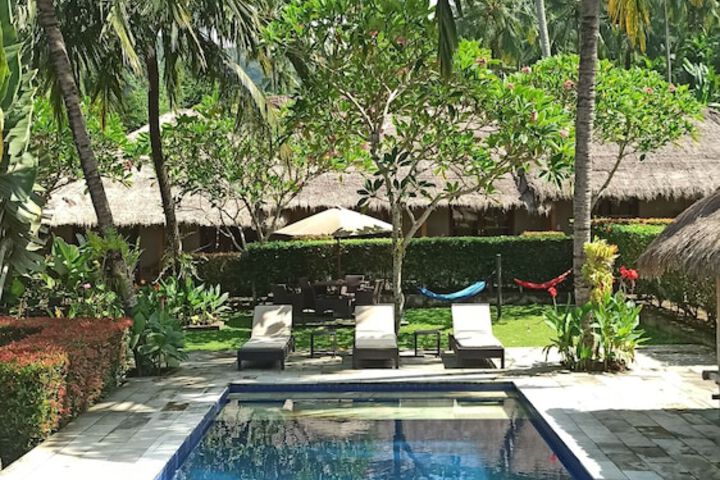Hotel with Pool