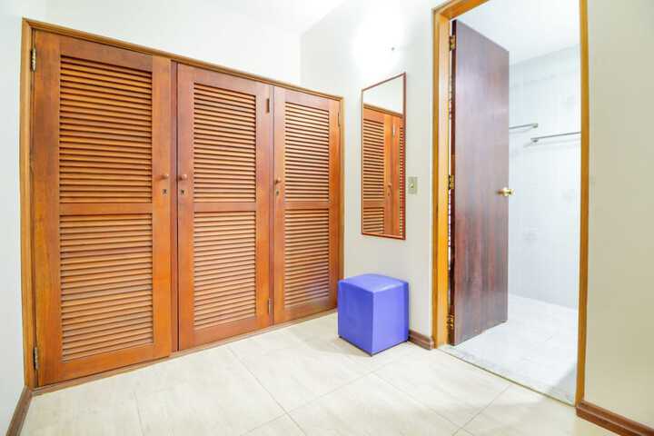 Room 103 of 240
