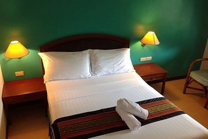 Room 5 of 38