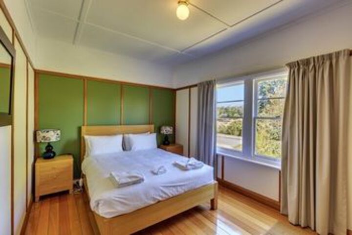 Room 5 of 12