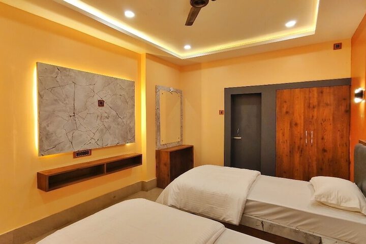 Room 10 of 33
