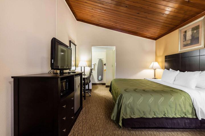1 King Bed (8 of 13)