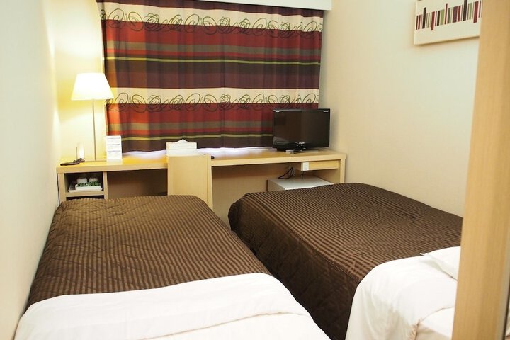 Room 4 of 32