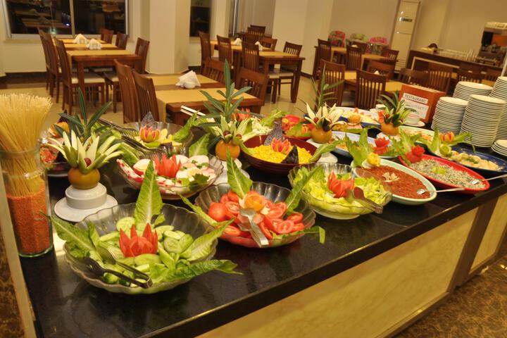 Dining 11 of 40