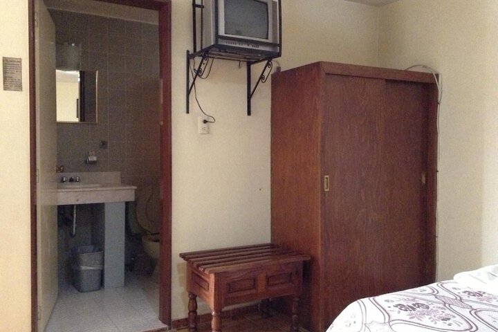 Room 7 of 42