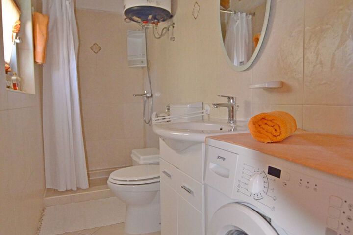 Room 3 of 42