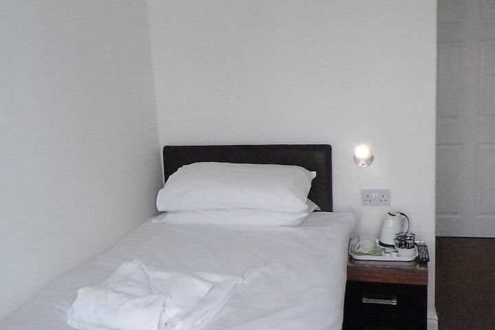 Room 4 of 43
