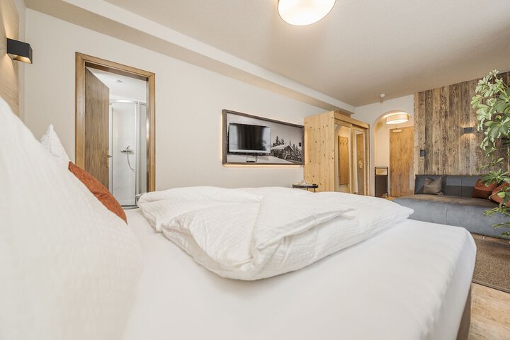 Room 6 of 125
