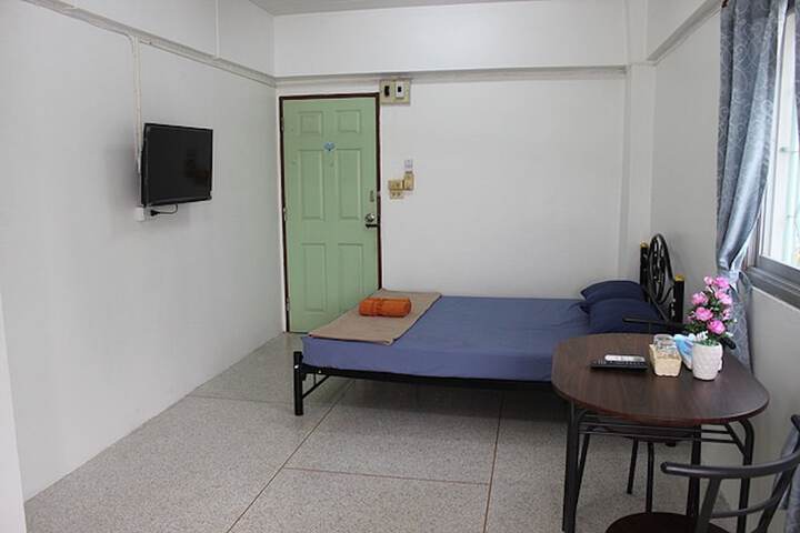 Room 5 of 8