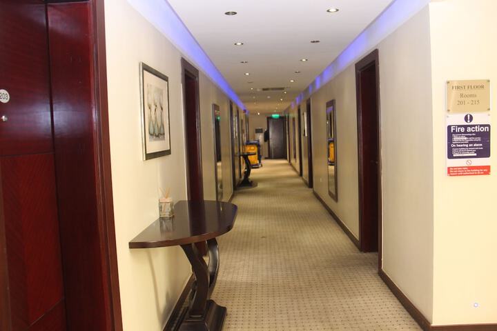 Ballroom/Hall 14 of 14