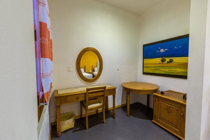 Room 10 of 40