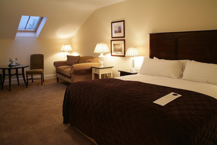 Room 4 of 120