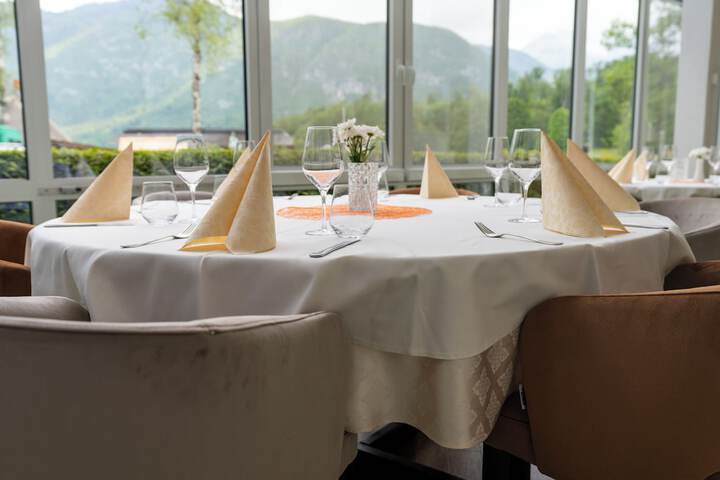 Dining 43 of 81