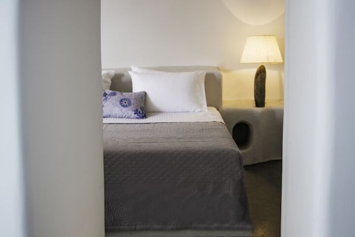 Room 9 of 18
