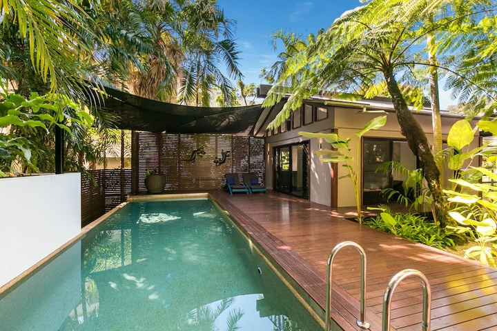Pool 13 of 17
