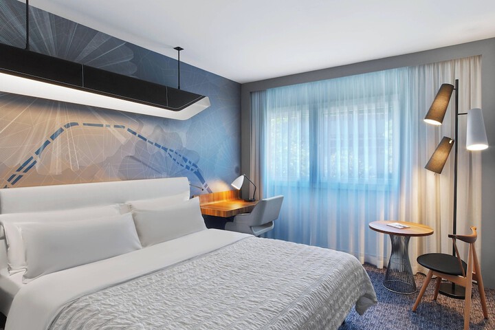 Room 25 of 171