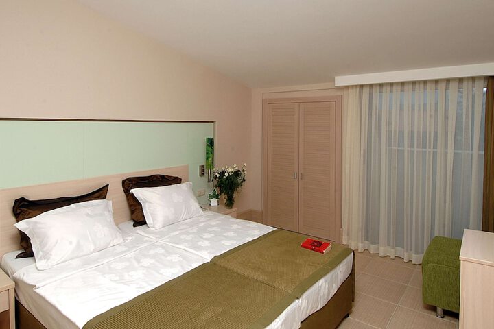 Room 12 of 97