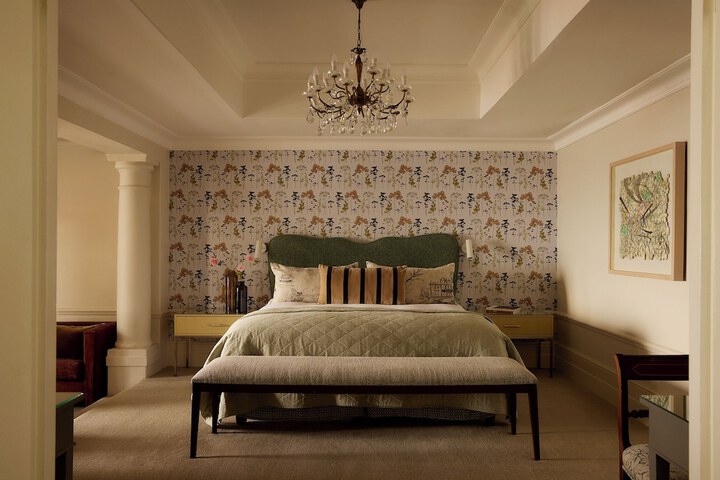 Room 31 of 215