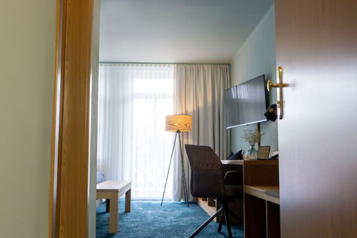 Room 12 of 132