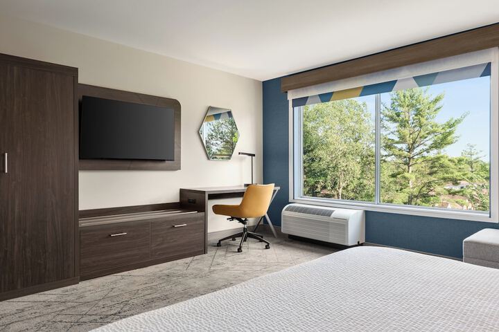 Standard King Bed Accessible (11 of 16)