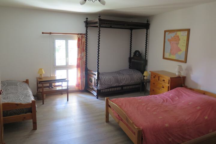 Room 4 of 36