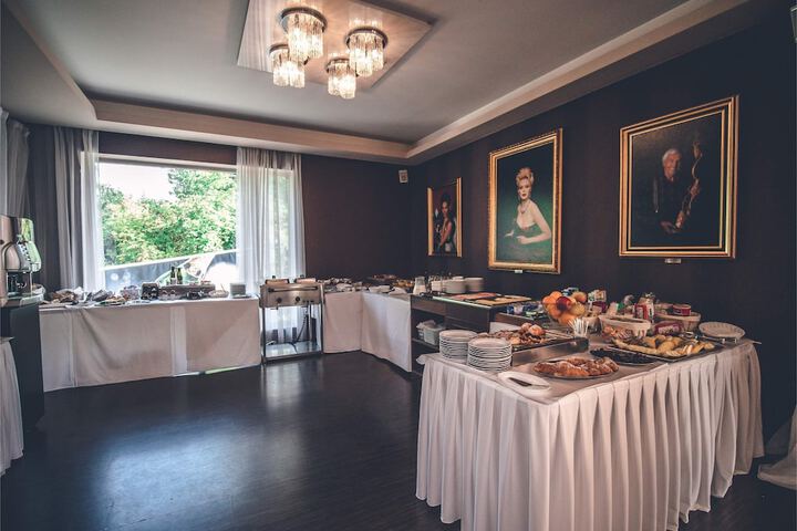 Dining Photos